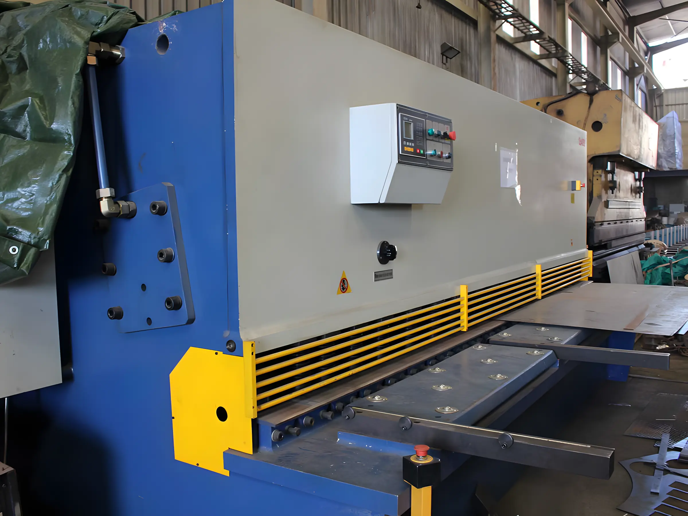 Plate rolling machine for thick steel plates