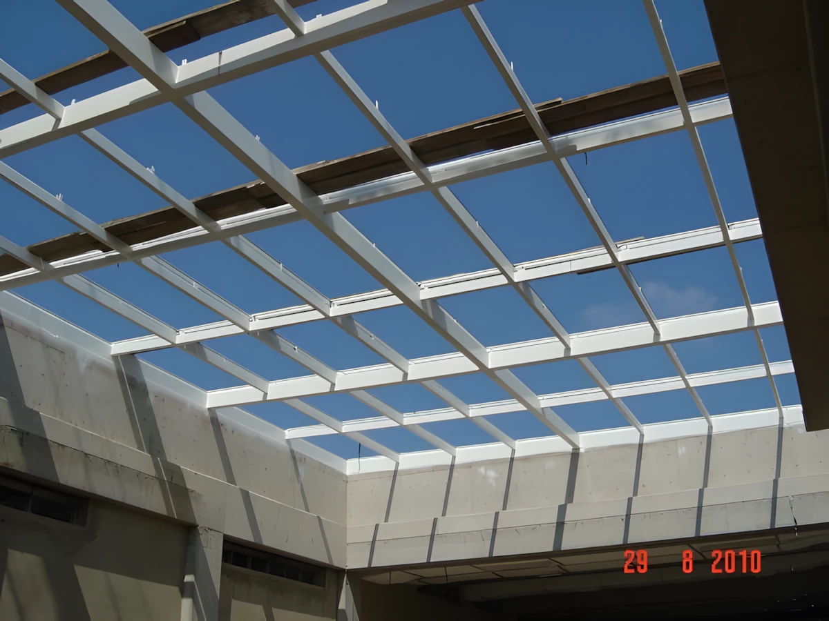 Mobilitop - Glazed Metal Work